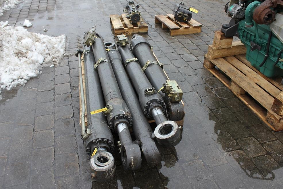 Volvo W 160 B - Vérin hydraulique pour Engins de chantier: photos 2 Volvo W 160 B - Vérin hydraulique pour Engins de chantier: photos 2