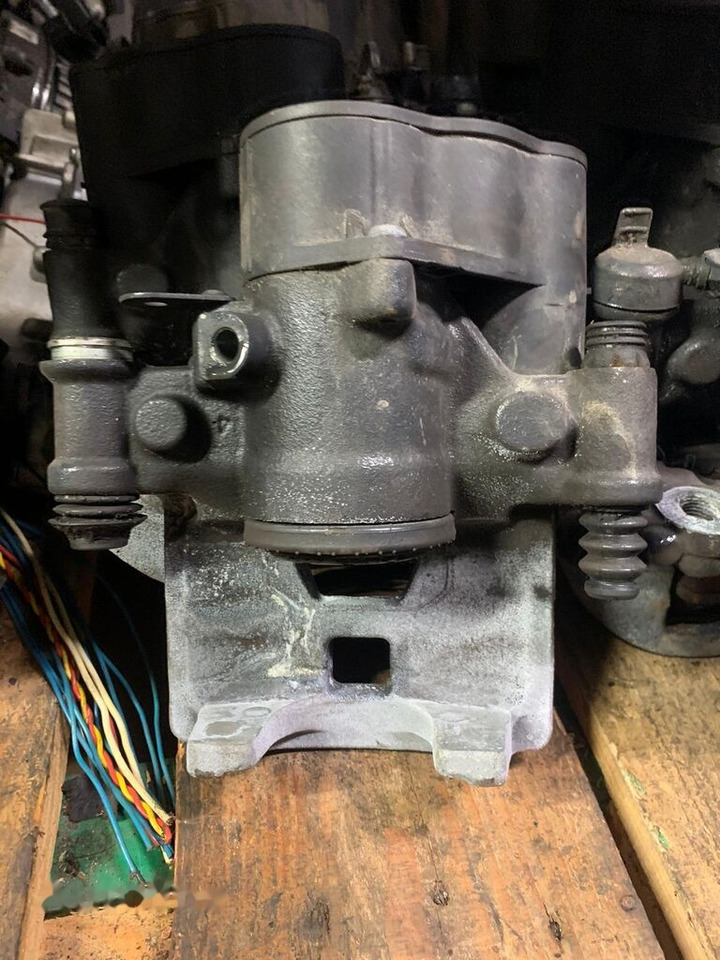 Brembo elektryczne D43901 Iveco Daily prawy, lewy, tył 2019- D43901 - Étrier de frein pour Camion: photos 3 Brembo elektryczne D43901 Iveco Daily prawy, lewy, tył 2019- D43901 - Étrier de frein pour Camion: photos 3