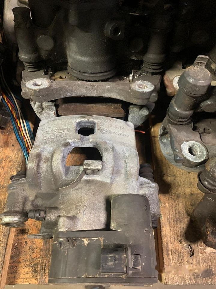 Brembo elektryczne D43901 Iveco Daily prawy, lewy, tył 2019- D43901 - Étrier de frein pour Camion: photos 1 Brembo elektryczne D43901 Iveco Daily prawy, lewy, tył 2019- D43901 - Étrier de frein pour Camion: photos 1