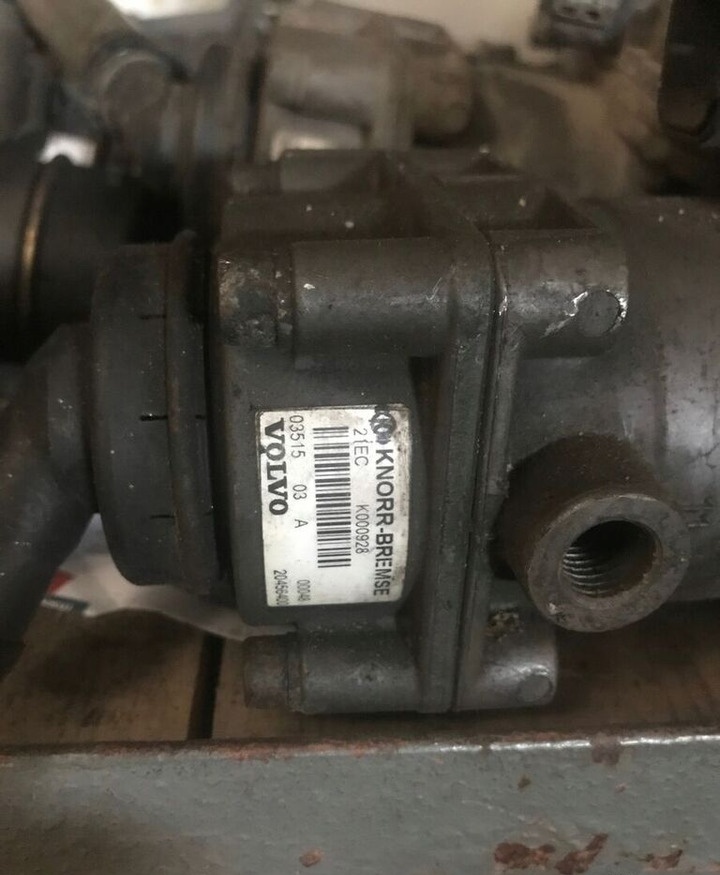 Valve de frein pour Camion Knorr-Bremse K001411   Volvo FM FH Renault: photos 10