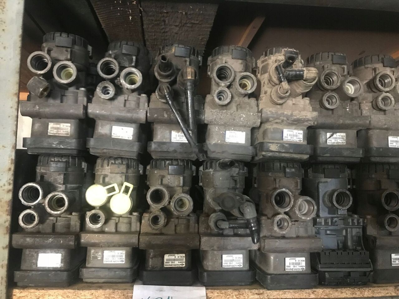 Valve de frein pour Camion Knorr-Bremse K001411   Volvo FM FH Renault: photos 6