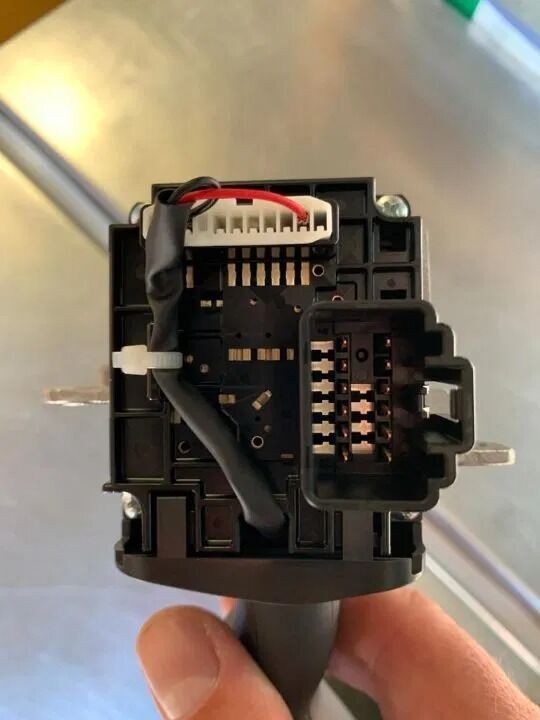 Scania PRZEŁĄCZNIK REFLEKTORÓW SYGNAŁÓW SKRĘTU CIĘŻARÓWKI 2653153 Scania truck - Commutateur de colonne de direction pour Camion: photos 2 Scania PRZEŁĄCZNIK REFLEKTORÓW SYGNAŁÓW SKRĘTU CIĘŻARÓWKI 2653153 Scania truck - Commutateur de colonne de direction pour Camion: photos 2