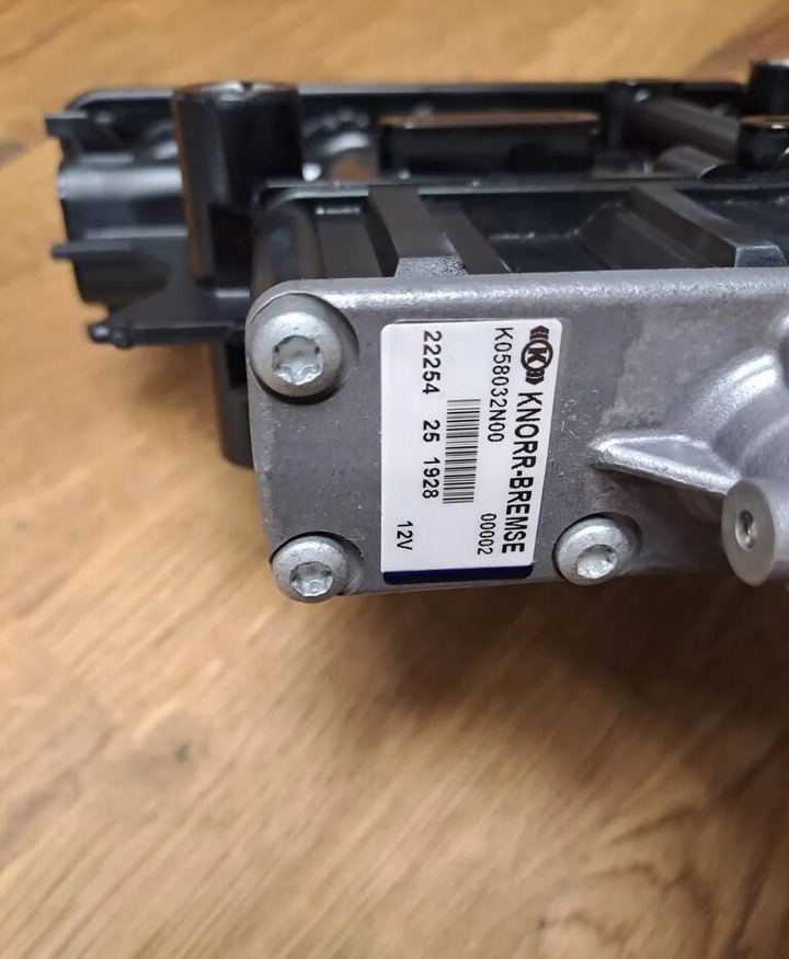ZAWÓR ECAS K058032N00 NOWY Zawór Sterujący Poduszek Knorr Bremse K058032N00 - Valve de frein pour Camion: photos 2 ZAWÓR ECAS K058032N00 NOWY Zawór Sterujący Poduszek Knorr Bremse K058032N00 - Valve de frein pour Camion: photos 2
