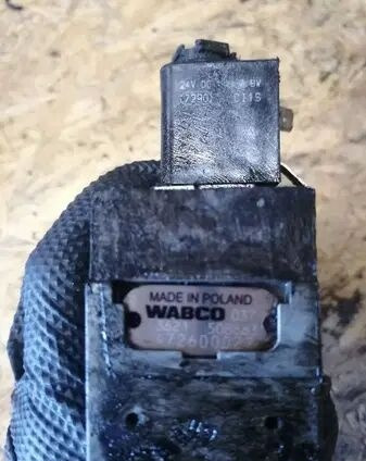 ZAWÓR OTWIERANIA DRZWI 3 CEWKI WABCO DO AUTOBUSÓW MERCEDES MAN D 472600022 - Valve de frein pour Camion: photos 2 ZAWÓR OTWIERANIA DRZWI 3 CEWKI WABCO DO AUTOBUSÓW MERCEDES MAN D 472600022 - Valve de frein pour Camion: photos 2
