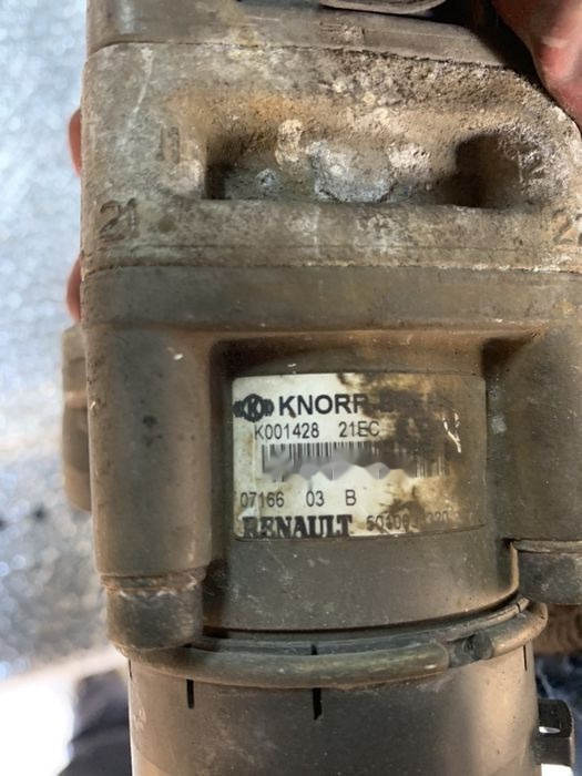 Zawór hamulcowy Oryginał Hurt K001428 Renault Magnum 440 DXI - Valve pour Camion: photos 3 Zawór hamulcowy Oryginał Hurt K001428 Renault Magnum 440 DXI - Valve pour Camion: photos 3