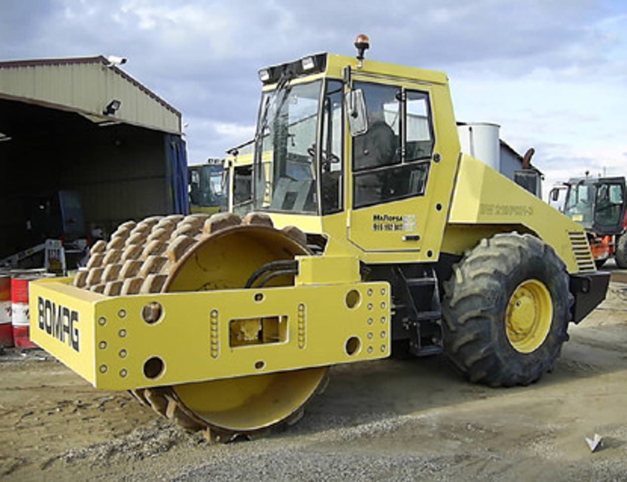 Autopropulsado Bomag BW 219PDH·3 - Compacteur à pieds de mouton/ Monocylindre: photos 1 Autopropulsado Bomag BW 219PDH·3 - Compacteur à pieds de mouton/ Monocylindre: photos 1