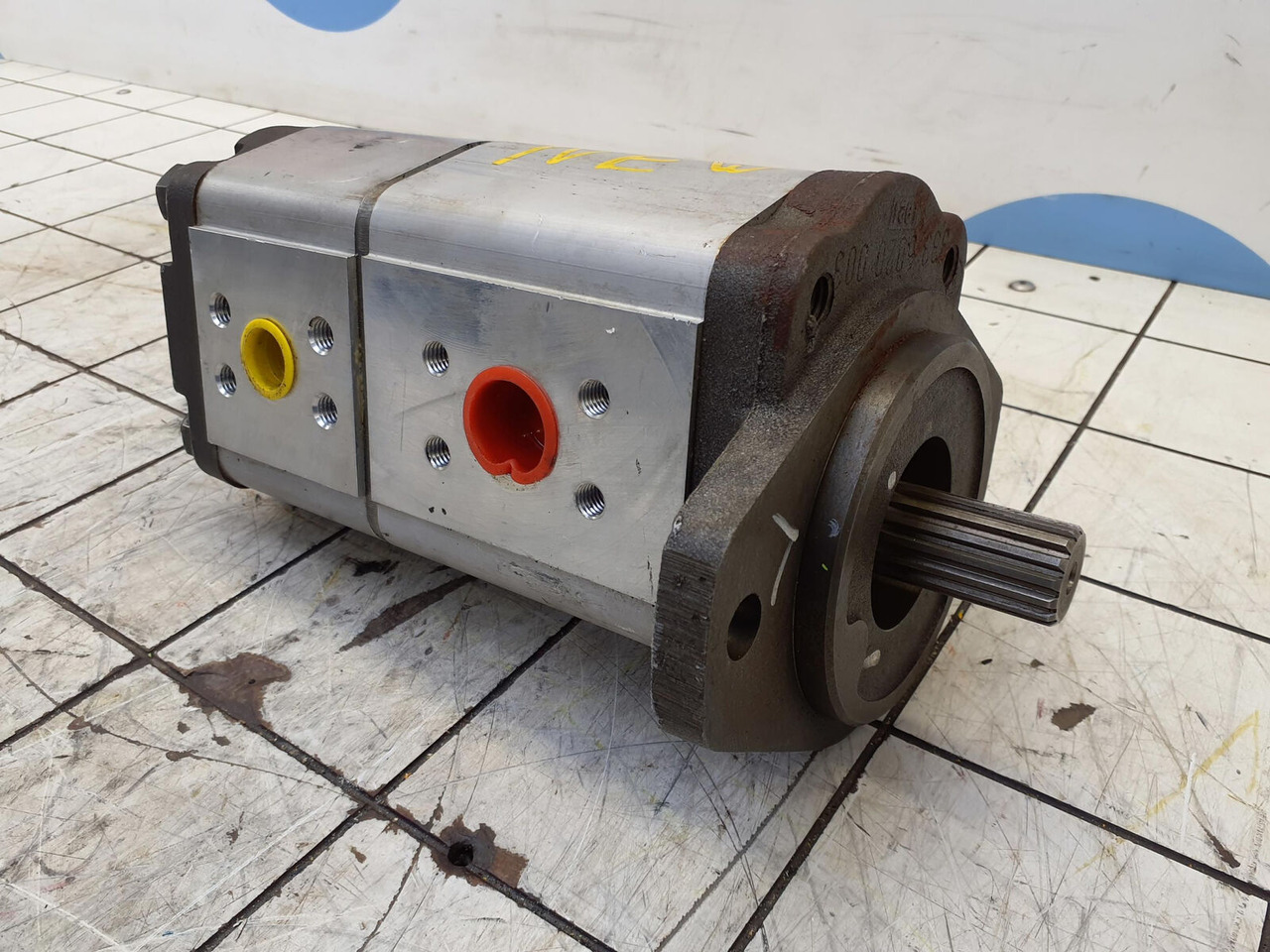 CT2 Dual gear pump - Pompe hydraulique pour Grue: photos 3 CT2 Dual gear pump - Pompe hydraulique pour Grue: photos 3