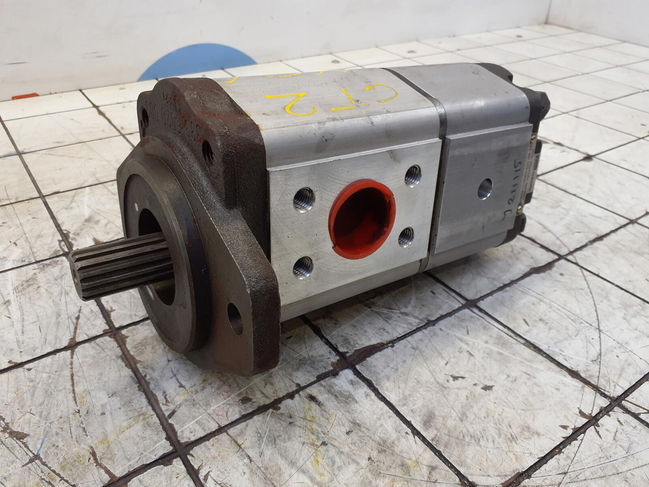 CT2 Dual gear pump - Pompe hydraulique pour Grue mobile: photos 2 CT2 Dual gear pump - Pompe hydraulique pour Grue mobile: photos 2