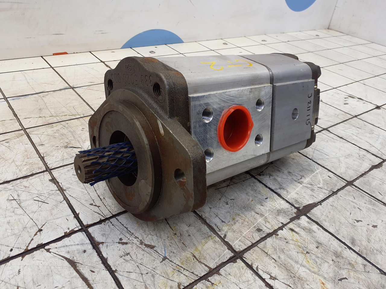Compact truck CT-2 Dual gear pump - Pompe hydraulique pour Grue: photos 2 Compact truck CT-2 Dual gear pump - Pompe hydraulique pour Grue: photos 2