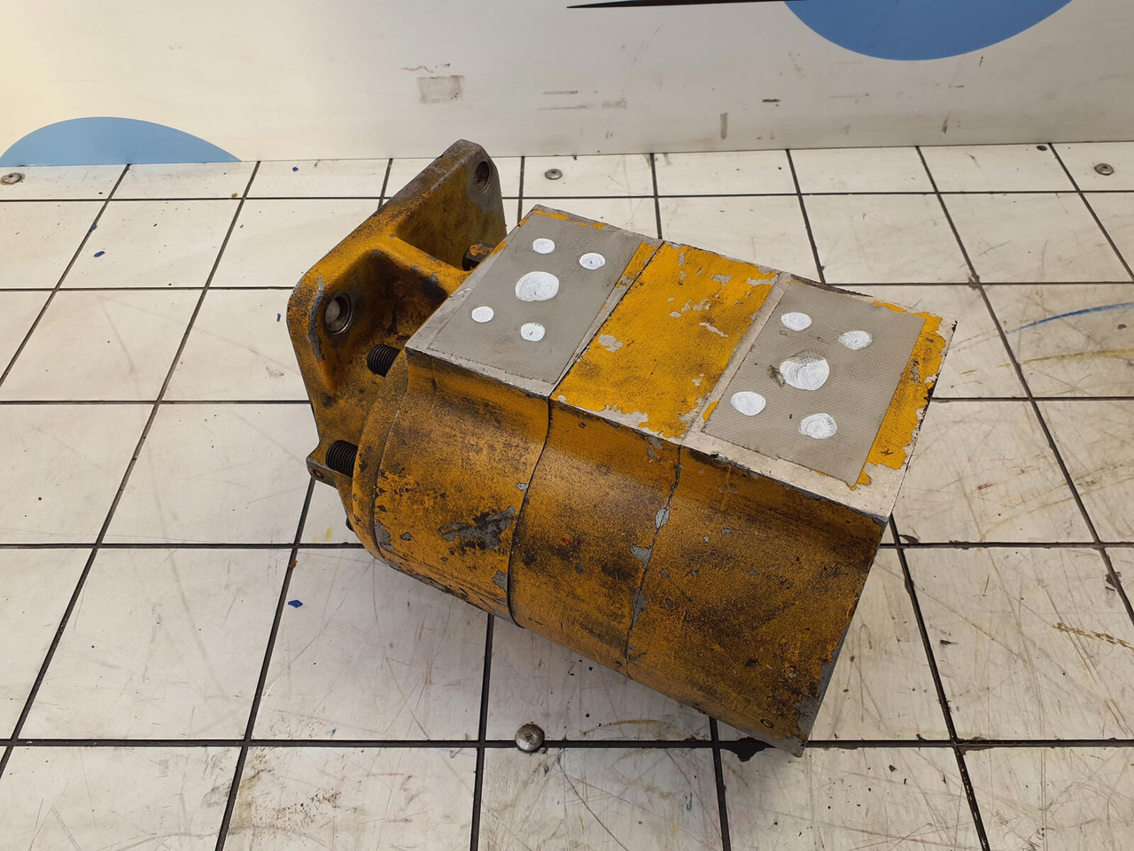 Dual gear pump - Pompe hydraulique pour Grue mobile: photos 2 Dual gear pump - Pompe hydraulique pour Grue mobile: photos 2