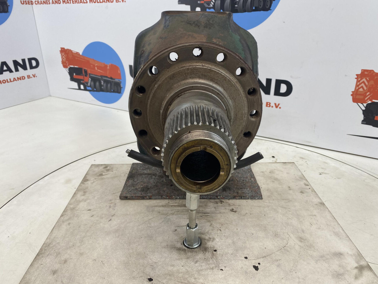 FAUN ATF 30 Steering knuckle 16 holes axle 1 - Fusée d'essieu pour Grue mobile: photos 2 FAUN ATF 30 Steering knuckle 16 holes axle 1 - Fusée d'essieu pour Grue mobile: photos 2