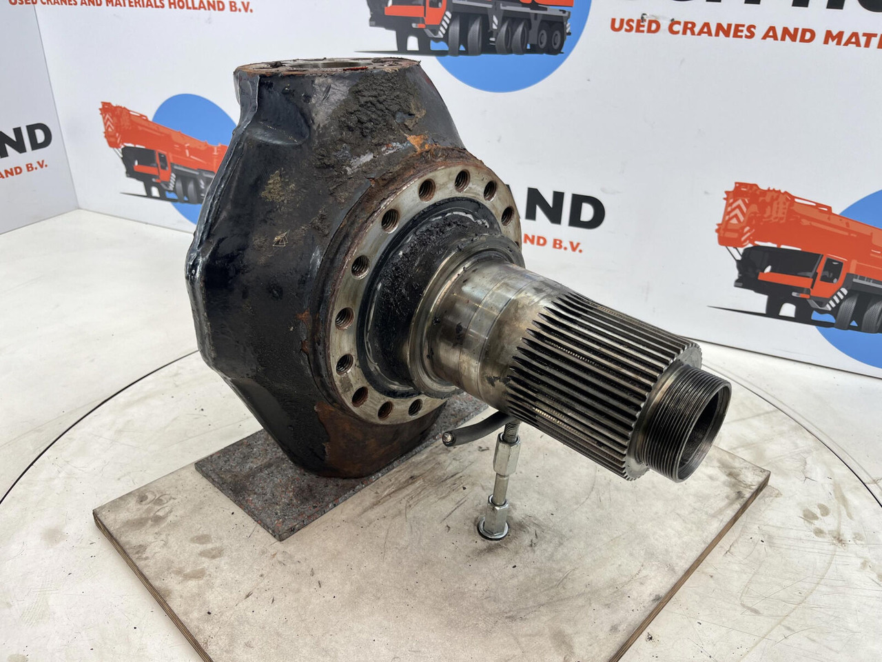 FAUN ATF 45-3 Steering knuckle 16 holes axle 3 - Fusée d'essieu pour Grue mobile: photos 3 FAUN ATF 45-3 Steering knuckle 16 holes axle 3 - Fusée d'essieu pour Grue mobile: photos 3
