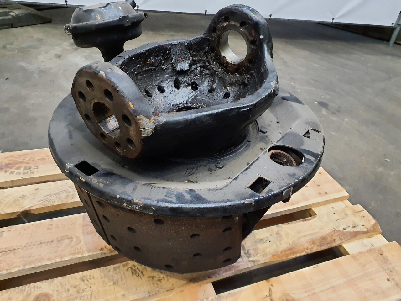 FAUN ATF 50G-3 steering knuckle axle 1 left - Fusée d'essieu pour Grue mobile: photos 4 FAUN ATF 50G-3 steering knuckle axle 1 left - Fusée d'essieu pour Grue mobile: photos 4