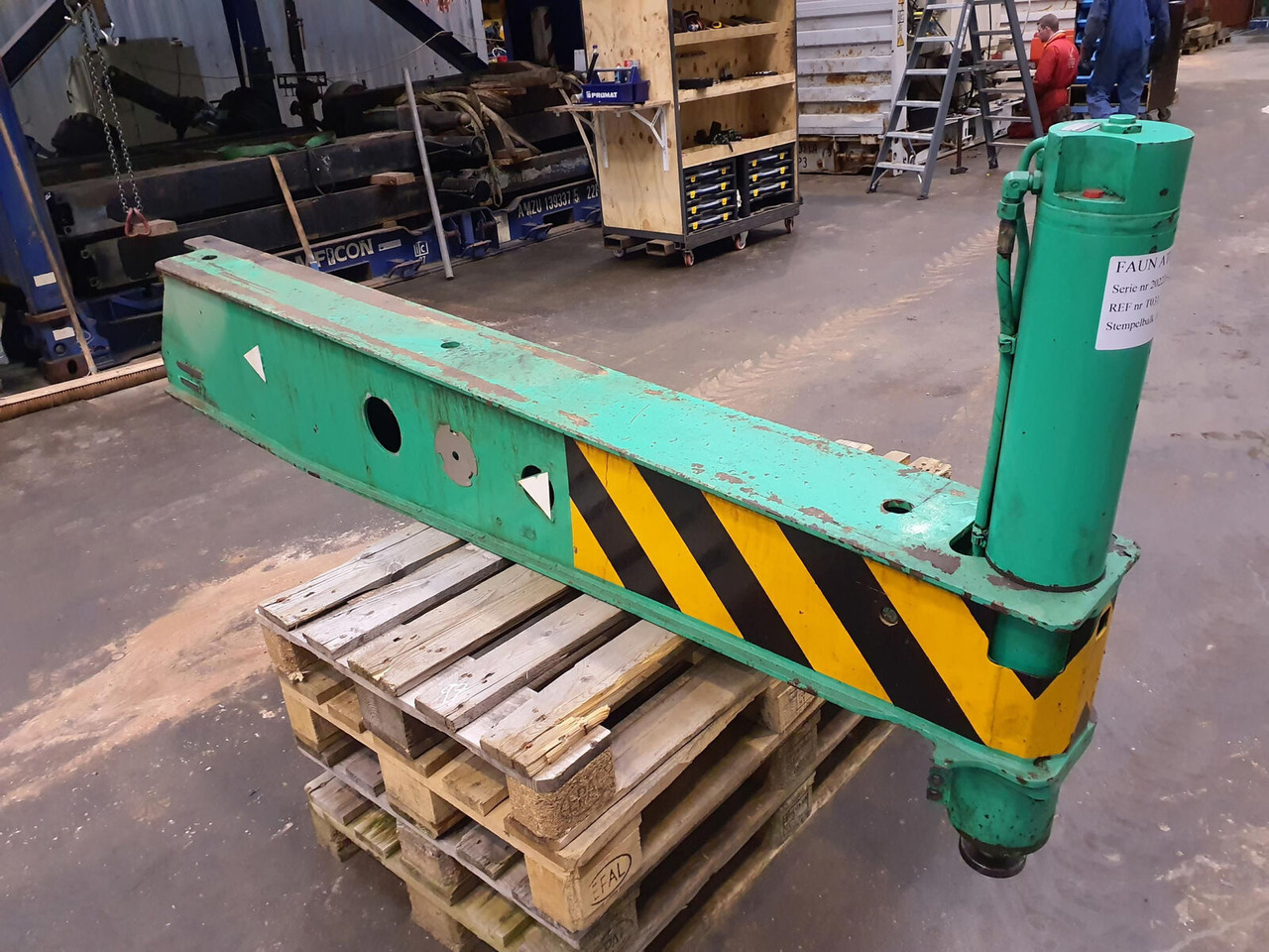 FAUN ATF 60-3 outrigger beam rear with support cylinder - Suspension pour Grue mobile: photos 1 FAUN ATF 60-3 outrigger beam rear with support cylinder - Suspension pour Grue mobile: photos 1