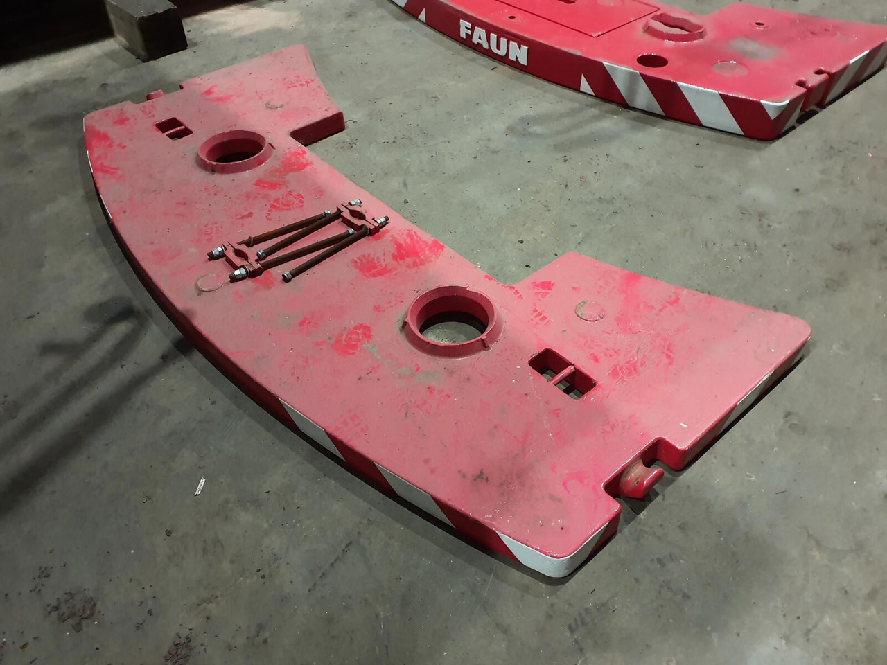 FAUN AUN HK 60 Counterweight 1,1 ton - Contrepoids pour Grue mobile: photos 3 FAUN AUN HK 60 Counterweight 1,1 ton - Contrepoids pour Grue mobile: photos 3
