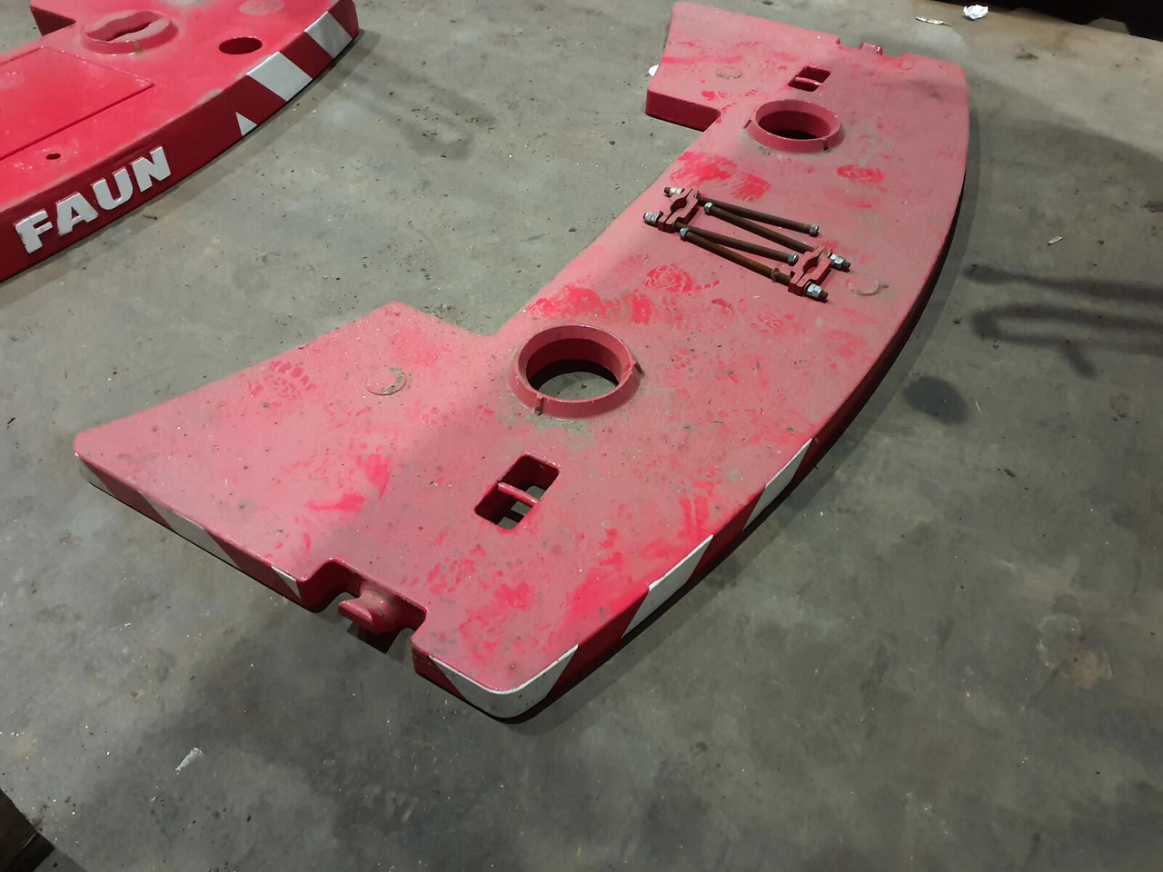 FAUN AUN HK 60 Counterweight 1,1 ton - Contrepoids pour Grue mobile: photos 4 FAUN AUN HK 60 Counterweight 1,1 ton - Contrepoids pour Grue mobile: photos 4