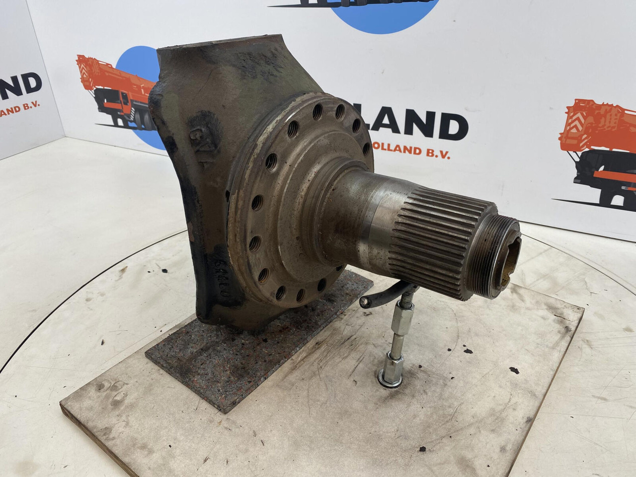 FAUN Faun ATF 30 Steering knuckle 16 holes axle 1 - Fusée d'essieu pour Grue mobile: photos 3 FAUN Faun ATF 30 Steering knuckle 16 holes axle 1 - Fusée d'essieu pour Grue mobile: photos 3
