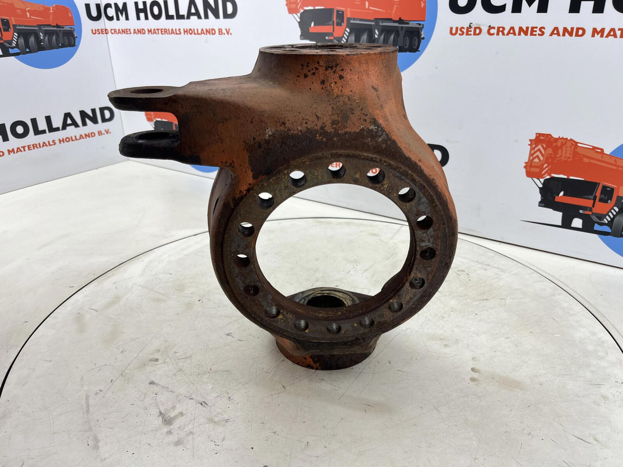 FAUN RTF 50/60 Steering knuckle 16 holes axle 1 right - Fusée d'essieu pour Grue mobile: photos 2 FAUN RTF 50/60 Steering knuckle 16 holes axle 1 right - Fusée d'essieu pour Grue mobile: photos 2