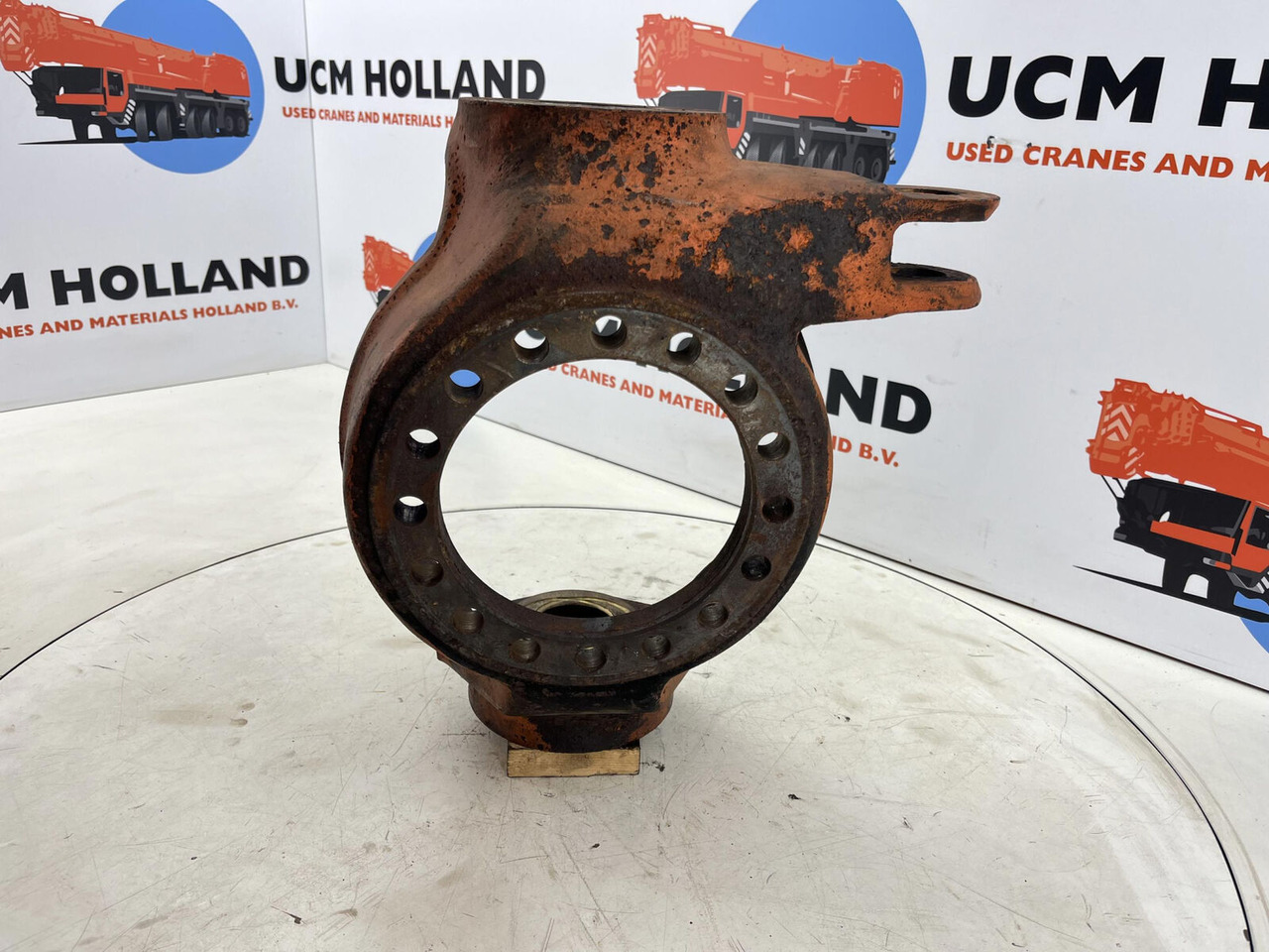 FAUN RTF 50 Steering knuckle 16 holes axle 3 left - Fusée d'essieu pour Grue mobile: photos 2 FAUN RTF 50 Steering knuckle 16 holes axle 3 left - Fusée d'essieu pour Grue mobile: photos 2