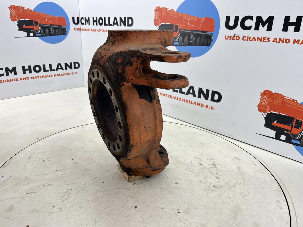 FAUN RTF 50 Steering knuckle 16 holes axle 3 left - Fusée d'essieu pour Grue mobile: photos 1 FAUN RTF 50 Steering knuckle 16 holes axle 3 left - Fusée d'essieu pour Grue mobile: photos 1