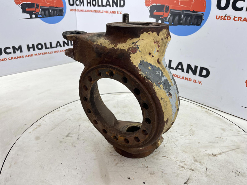Faun RTF 50 Steering knuckle 16 holes axle 4 right - Fusée d'essieu pour Grue: photos 1 Faun RTF 50 Steering knuckle 16 holes axle 4 right - Fusée d'essieu pour Grue: photos 1