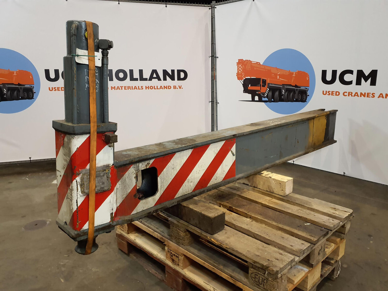 Grove AT 633 outrigger beam complete rear - Suspension pour Grue mobile: photos 2 Grove AT 633 outrigger beam complete rear - Suspension pour Grue mobile: photos 2