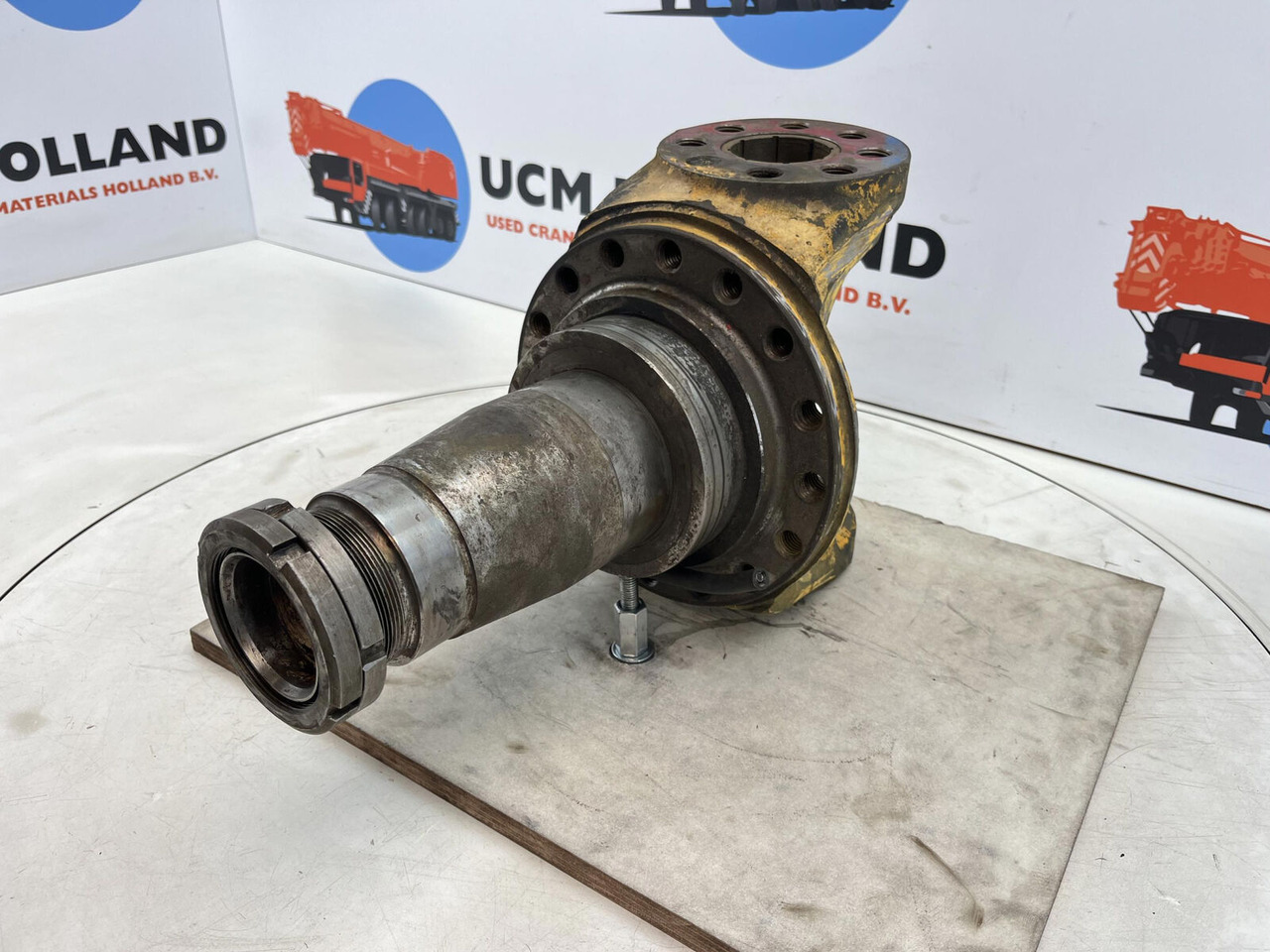 Grove AT 880 Steering knuckle 16 holes axle 2 - Fusée d'essieu pour Grue mobile: photos 1 Grove AT 880 Steering knuckle 16 holes axle 2 - Fusée d'essieu pour Grue mobile: photos 1