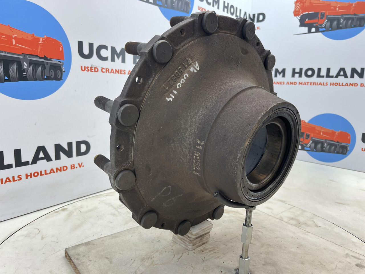 Grove GMK 3050 Megatrak wheel hub - Moyeu pour Grue: photos 3 Grove GMK 3050 Megatrak wheel hub - Moyeu pour Grue: photos 3
