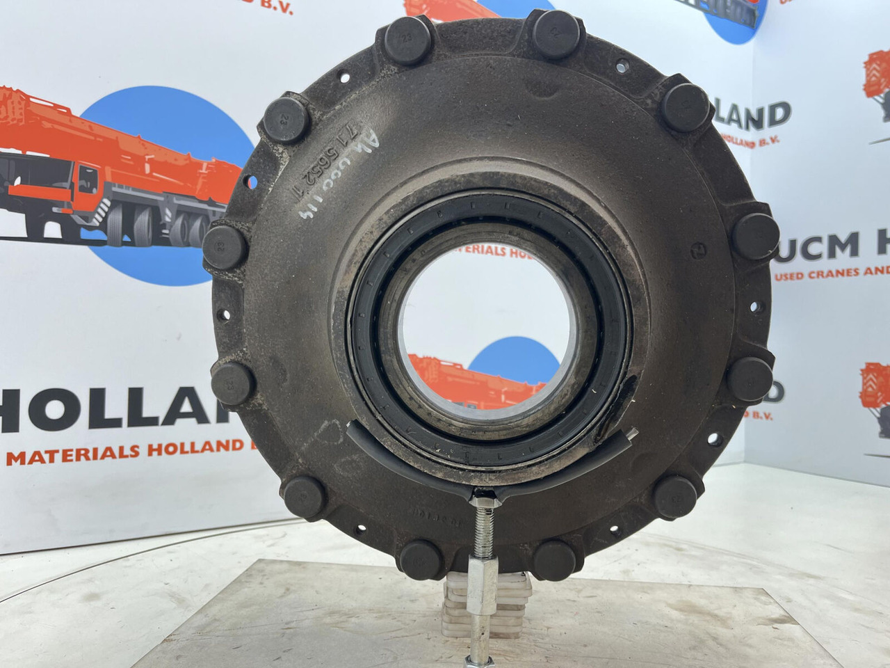 Grove GMK 3050 Megatrak wheel hub - Moyeu pour Grue: photos 5 Grove GMK 3050 Megatrak wheel hub - Moyeu pour Grue: photos 5