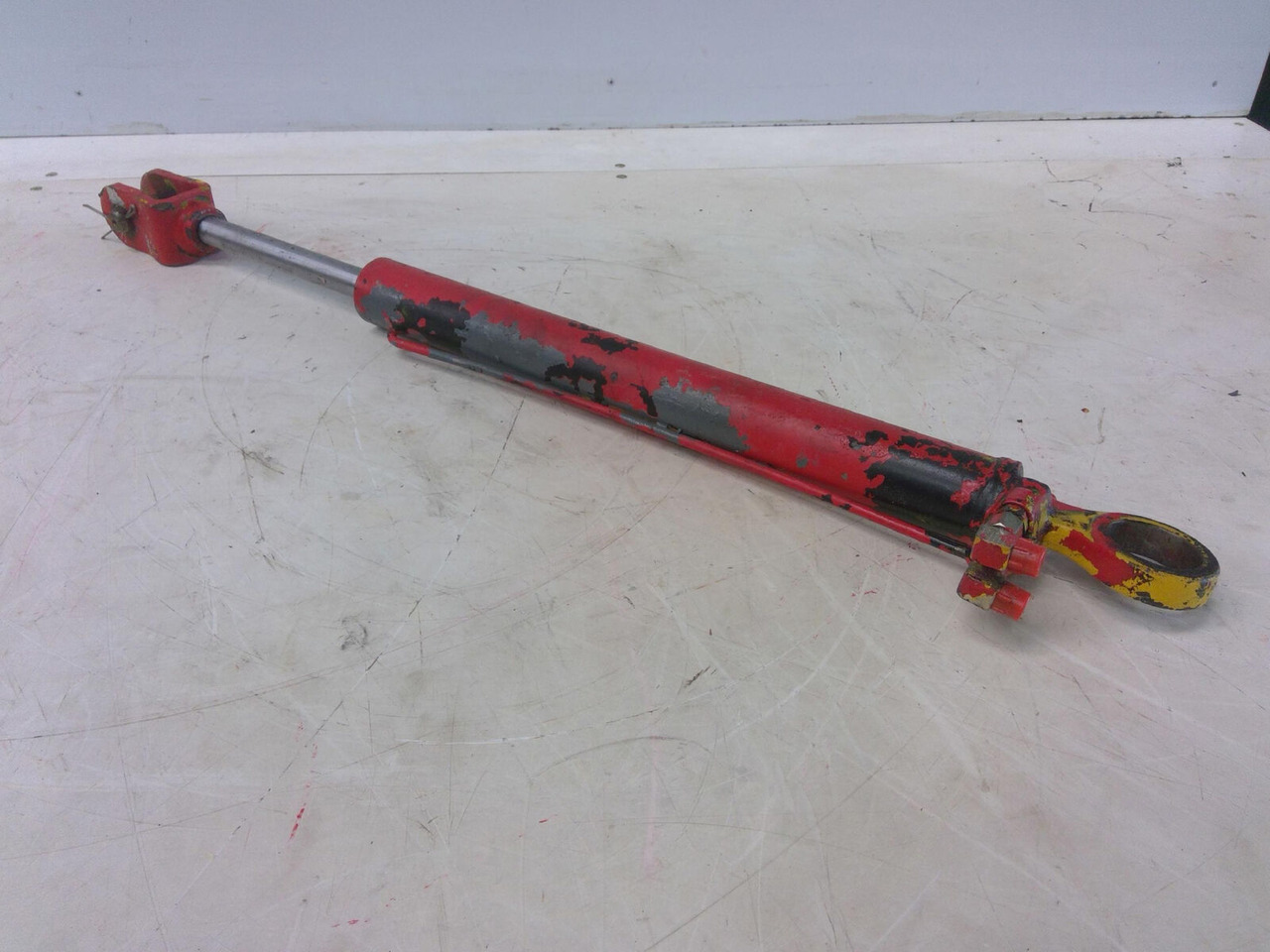 Grove GMK 3050 cabin tilt cylinder - Vérin hydraulique pour Grue mobile: photos 3 Grove GMK 3050 cabin tilt cylinder - Vérin hydraulique pour Grue mobile: photos 3