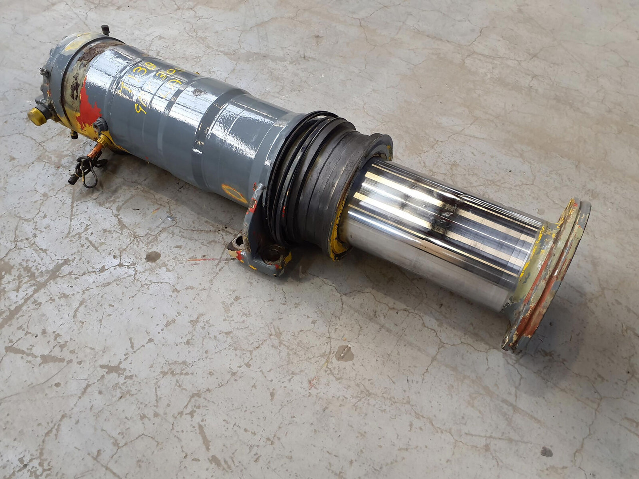 Grove GMK 3050 suspension cylinder - Vérin hydraulique pour Grue tout-terrain: photos 3 Grove GMK 3050 suspension cylinder - Vérin hydraulique pour Grue tout-terrain: photos 3