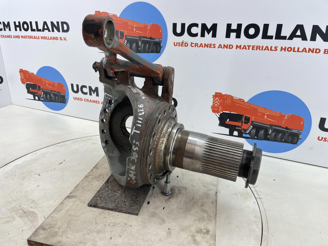 Grove GMK 3055 Steering knuckle 16 holes axle 1 right - Fusée d'essieu pour Grue mobile: photos 3 Grove GMK 3055 Steering knuckle 16 holes axle 1 right - Fusée d'essieu pour Grue mobile: photos 3