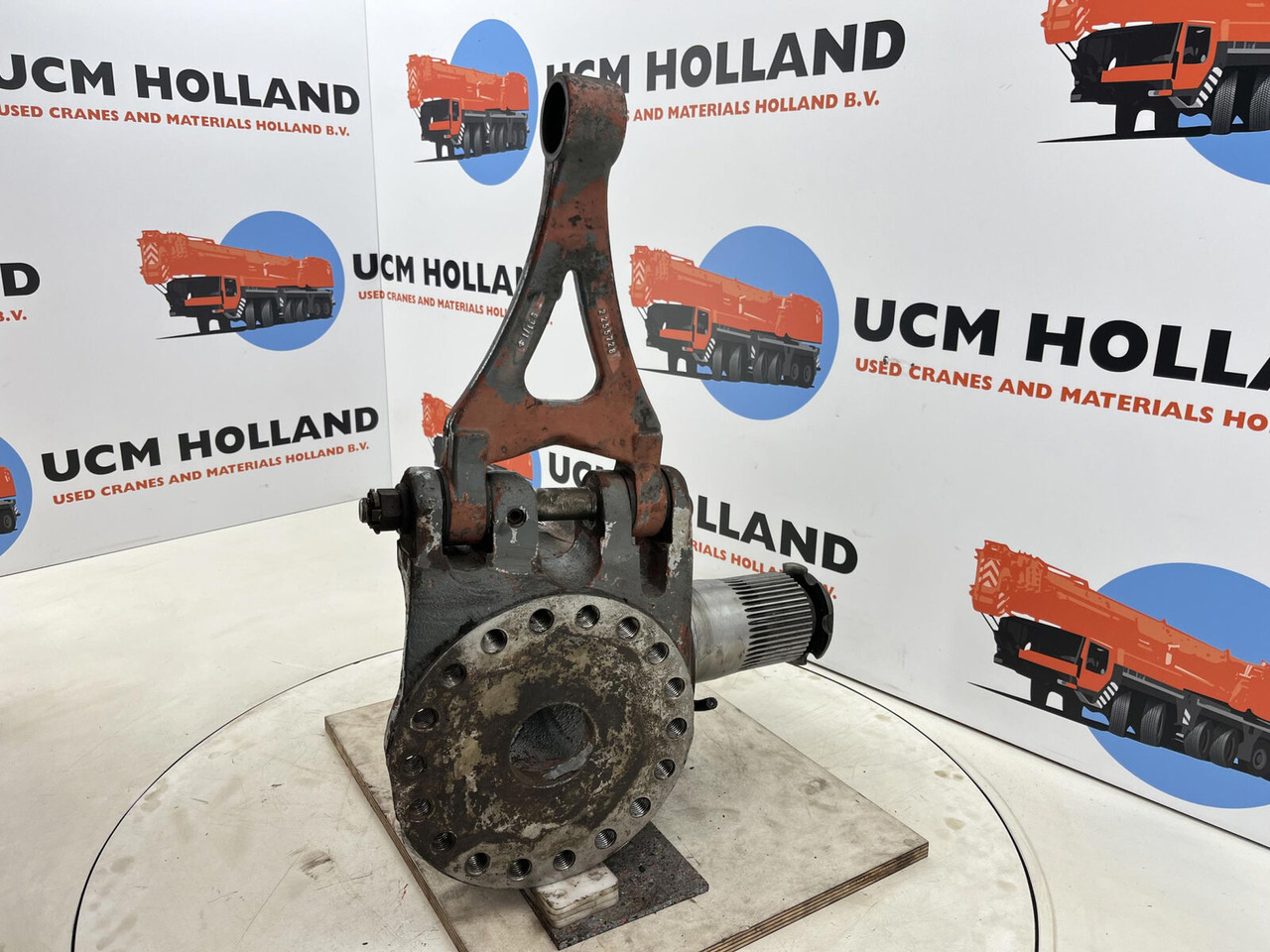 Grove GMK 3055 Steering knuckle 16 holes axle 3 right - Fusée d'essieu pour Grue: photos 5 Grove GMK 3055 Steering knuckle 16 holes axle 3 right - Fusée d'essieu pour Grue: photos 5