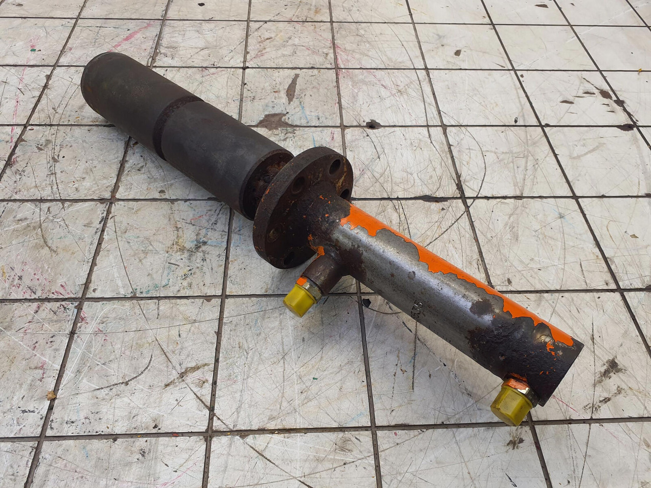 Grove GMK 3055 turn table locking - Hydraulique pour Grue mobile: photos 1 Grove GMK 3055 turn table locking - Hydraulique pour Grue mobile: photos 1