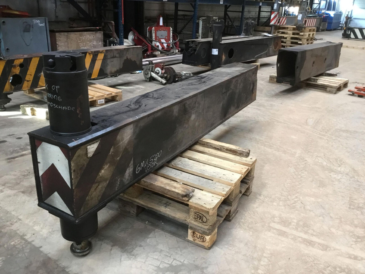 Grove GMK 5200 outrigger beam front - Suspension pour Grue mobile: photos 2 Grove GMK 5200 outrigger beam front - Suspension pour Grue mobile: photos 2