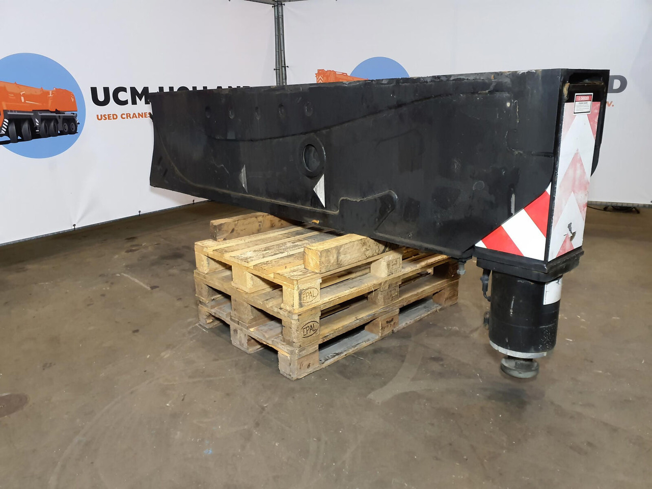 Grove GMK 6400 outrigger beam front complete - Suspension pour Grue: photos 1 Grove GMK 6400 outrigger beam front complete - Suspension pour Grue: photos 1