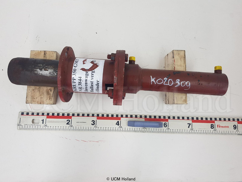 Krupp 350 GMT counterweight locking cylinder - Vérin hydraulique pour Grue: photos 1 Krupp 350 GMT counterweight locking cylinder - Vérin hydraulique pour Grue: photos 1