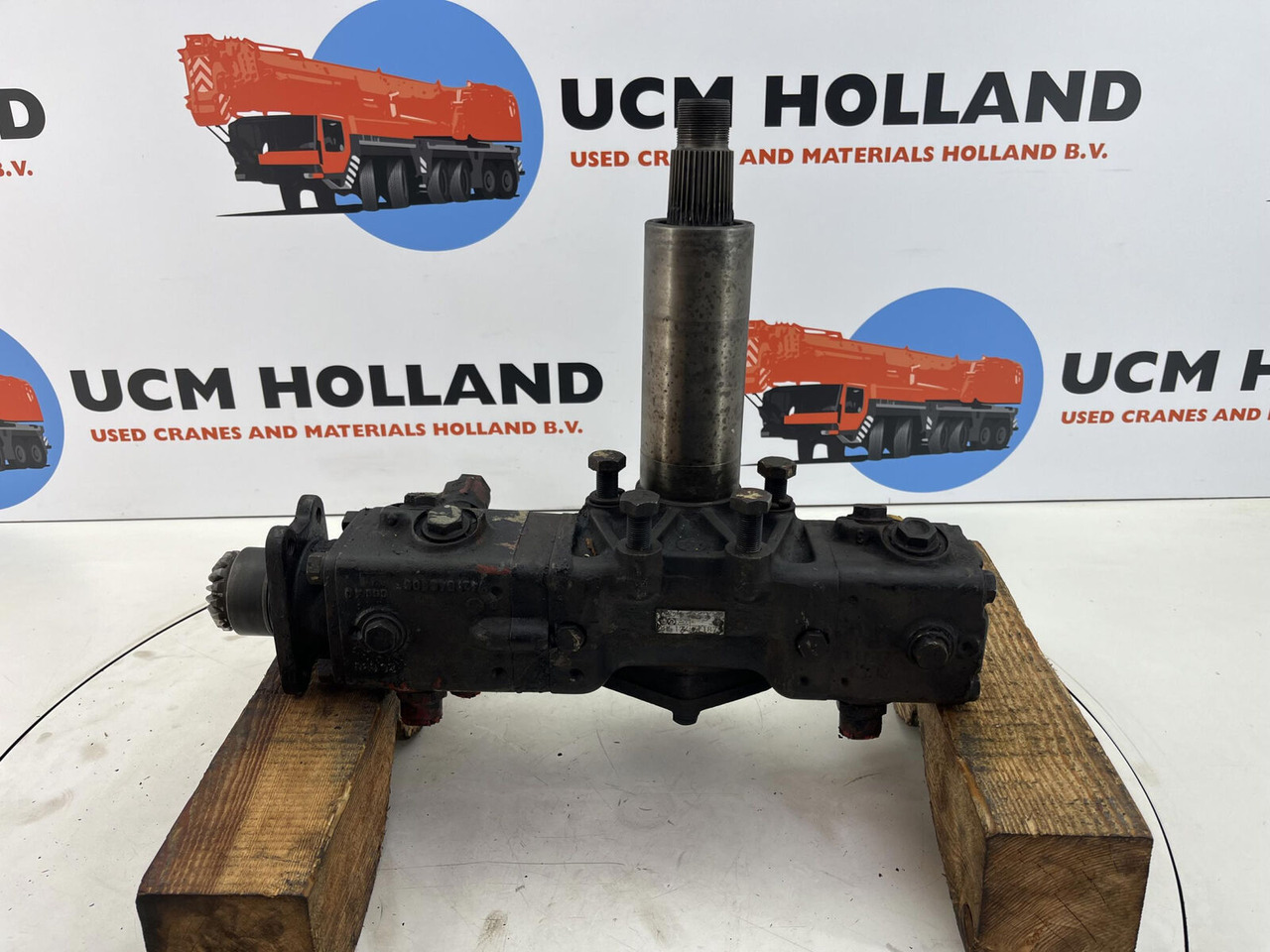 Krupp 4070 GMT steering box - Boîtier de direction pour Grue mobile: photos 2 Krupp 4070 GMT steering box - Boîtier de direction pour Grue mobile: photos 2