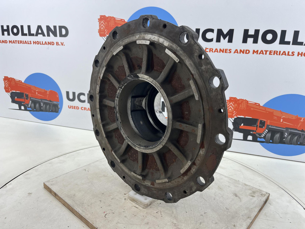 Krupp KMK 3045 Megatrak wheel hub - Moyeu pour Grue: photos 1 Krupp KMK 3045 Megatrak wheel hub - Moyeu pour Grue: photos 1