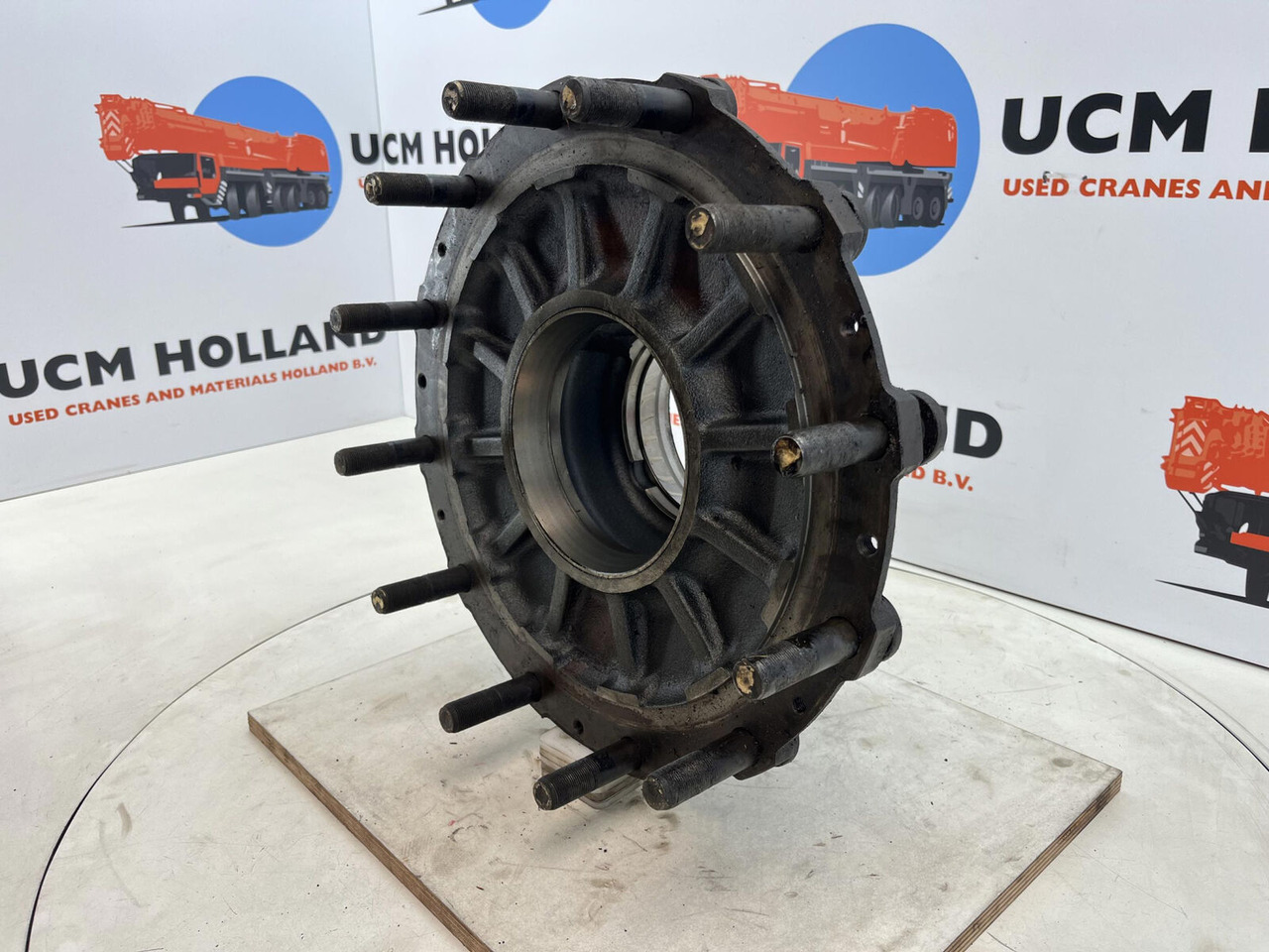 Krupp KMK 3045 Megatrak wheel hub - Moyeu pour Grue: photos 1 Krupp KMK 3045 Megatrak wheel hub - Moyeu pour Grue: photos 1