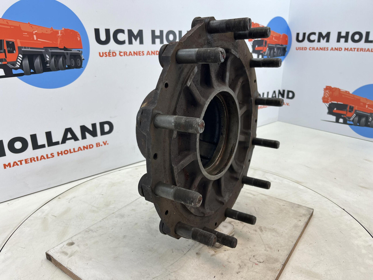 Krupp KMK 3045 Megatrak wheel hub - Moyeu pour Grue: photos 2 Krupp KMK 3045 Megatrak wheel hub - Moyeu pour Grue: photos 2