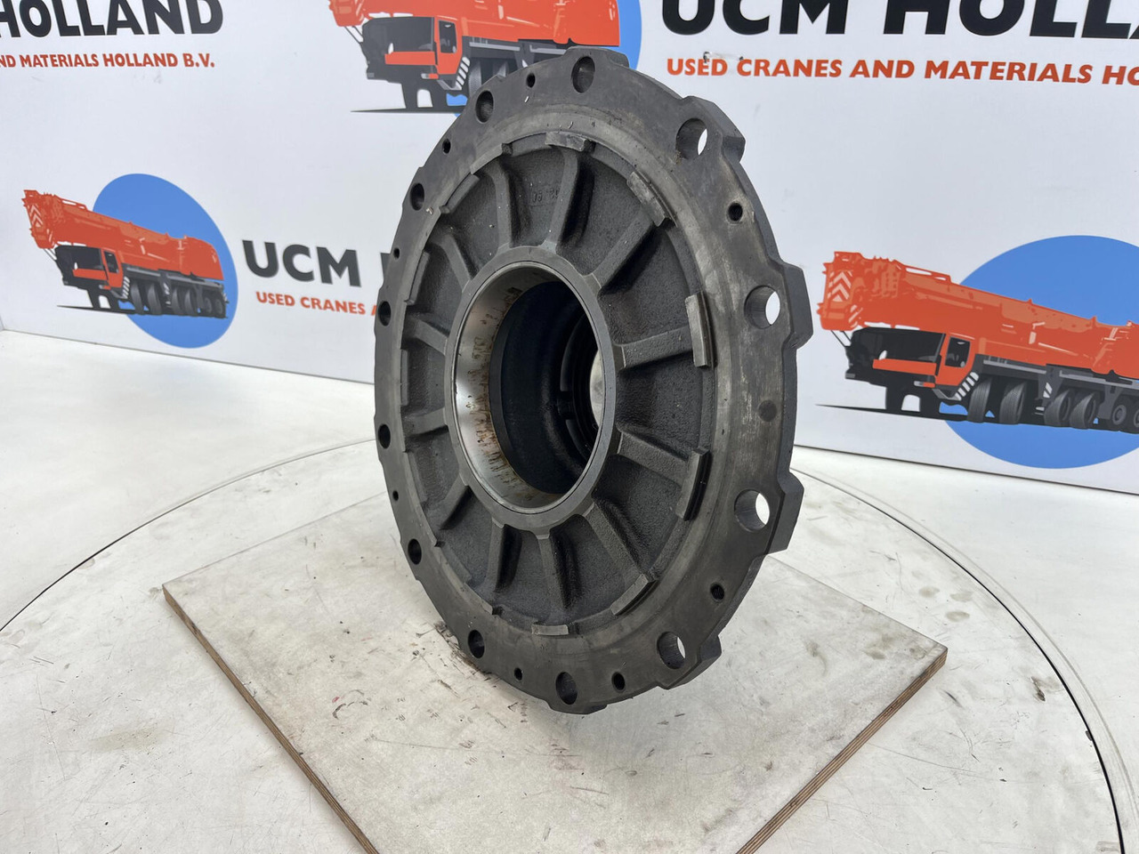 Krupp KMK 3045 Megatrak wheel hub - Moyeu pour Engins de chantier: photos 1 Krupp KMK 3045 Megatrak wheel hub - Moyeu pour Engins de chantier: photos 1
