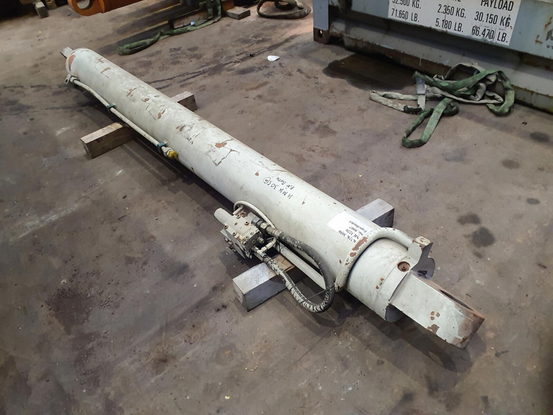 Krupp KMK 3050 Boom cylinder - Vérin hydraulique pour Grue: photos 3 Krupp KMK 3050 Boom cylinder - Vérin hydraulique pour Grue: photos 3