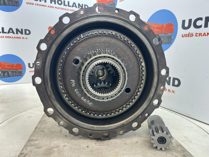 Krupp KMK 3050 planetary gear 12-23-60-34-3pl-H135-46 - Suspension pour Grue: photos 3 Krupp KMK 3050 planetary gear 12-23-60-34-3pl-H135-46 - Suspension pour Grue: photos 3