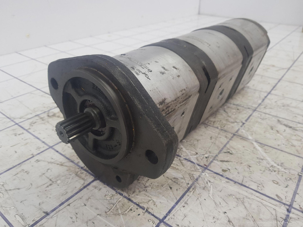 Krupp KMK 4070 three way gear pump - Pompe hydraulique pour Grue mobile: photos 2 Krupp KMK 4070 three way gear pump - Pompe hydraulique pour Grue mobile: photos 2