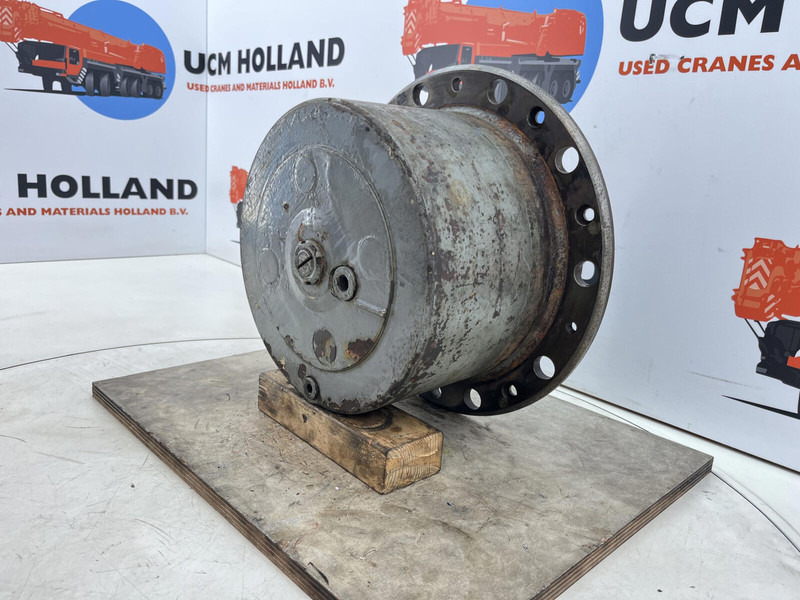 Krupp KMK 8350 planetary gear 22-25-74-40-4pl-H185-46 - Suspension pour Grue: photos 2 Krupp KMK 8350 planetary gear 22-25-74-40-4pl-H185-46 - Suspension pour Grue: photos 2