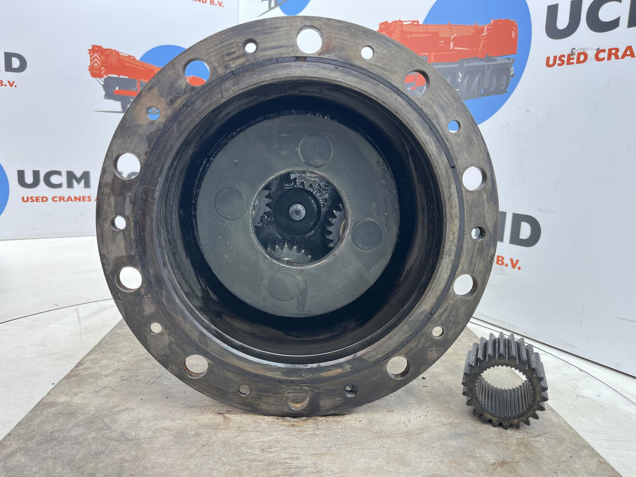 Krupp KMK 8350 planetary gear 22-25-74-40-4pl-H185-46 - Moteur de translation pour Grue: photos 4 Krupp KMK 8350 planetary gear 22-25-74-40-4pl-H185-46 - Moteur de translation pour Grue: photos 4