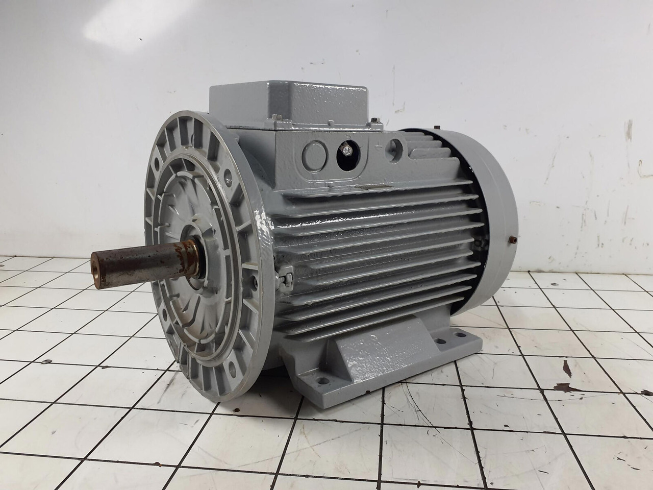 Liebherr ABB Electric motor MBT 160 L - Système électrique pour Grue mobile: photos 1 Liebherr ABB Electric motor MBT 160 L - Système électrique pour Grue mobile: photos 1