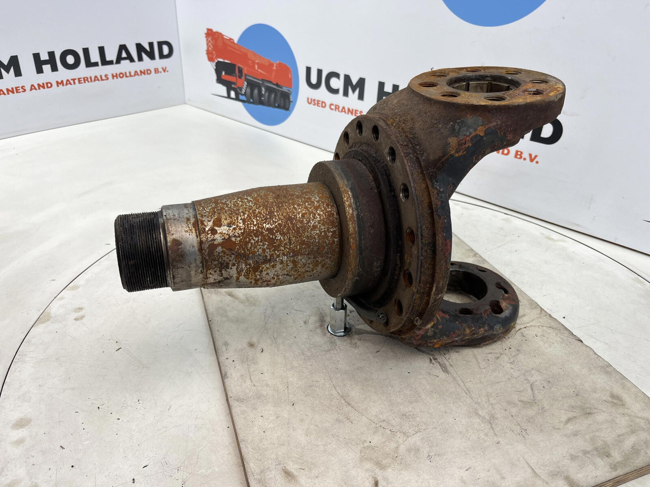 Liebherr LT 1090 Steering knuckle 16 holes - Fusée d'essieu pour Grue mobile: photos 1 Liebherr LT 1090 Steering knuckle 16 holes - Fusée d'essieu pour Grue mobile: photos 1