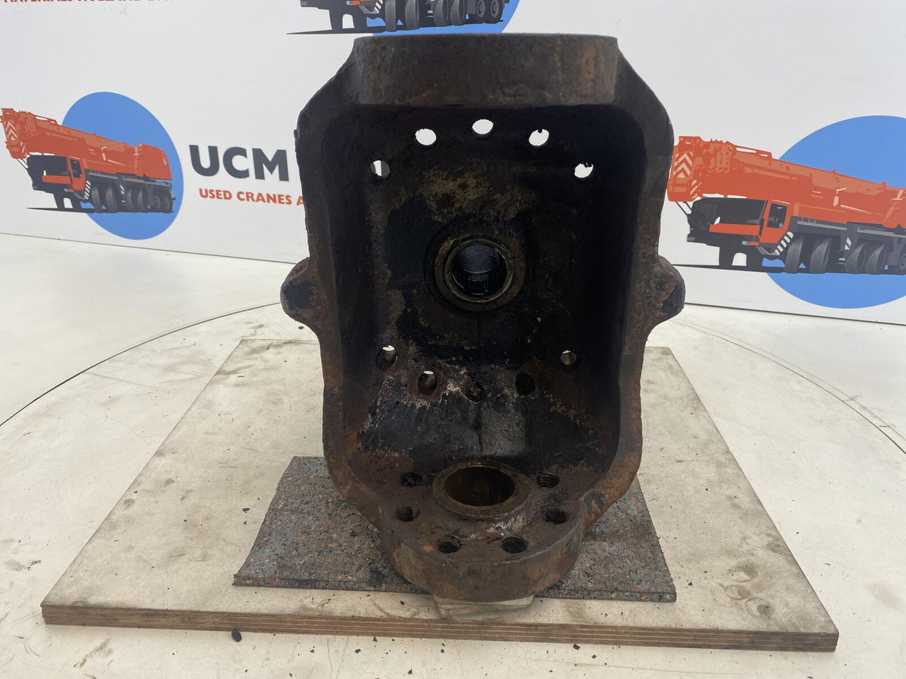 Liebherr LTM 1025 Steering knuckle 16 holes axle 1 - Fusée d'essieu pour Grue mobile: photos 5 Liebherr LTM 1025 Steering knuckle 16 holes axle 1 - Fusée d'essieu pour Grue mobile: photos 5